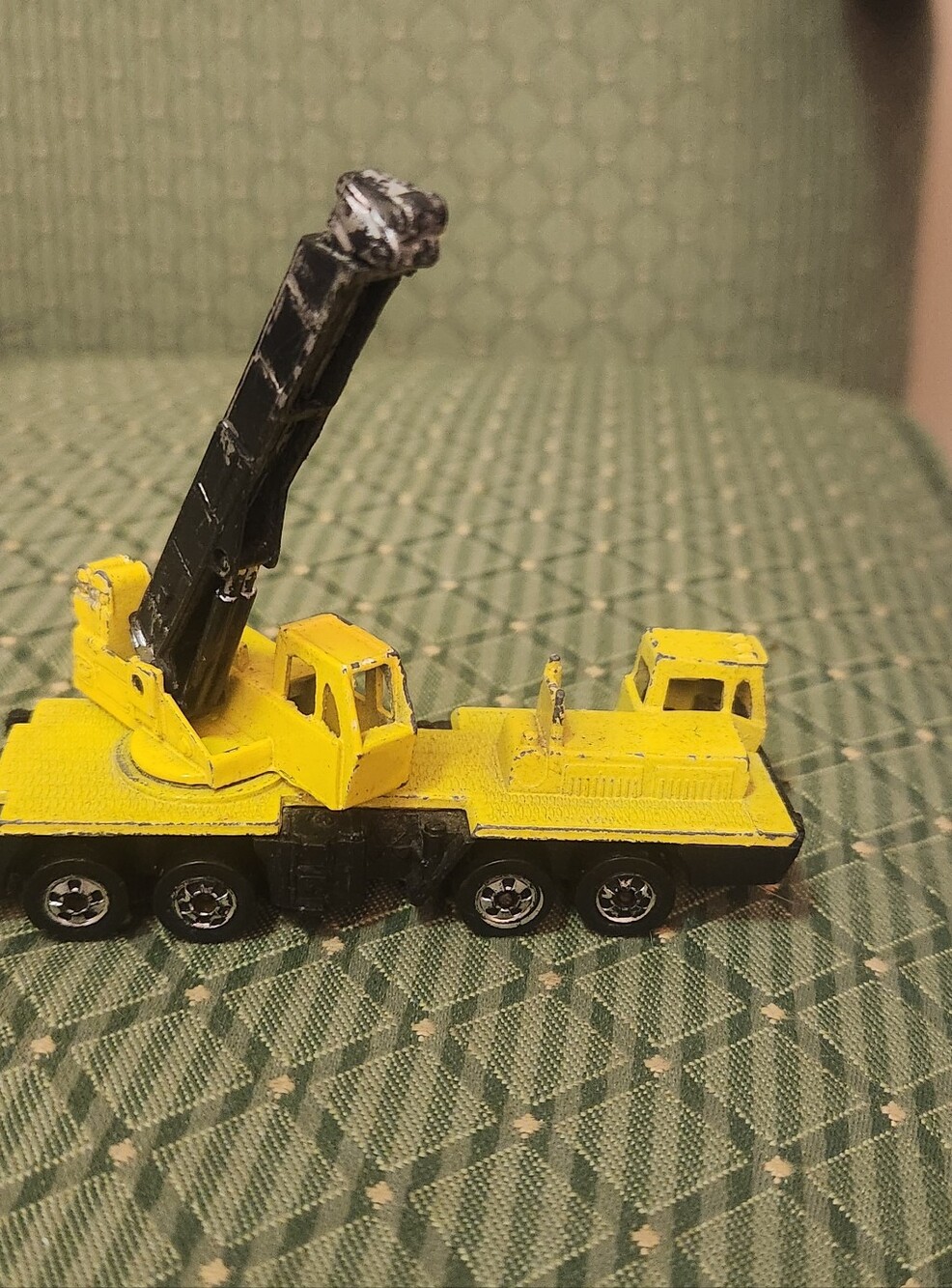Hot Wheel Yellow Toy Crane Truck- Classic Die-Cast Construction Vehicle